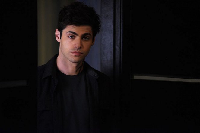 Shadowhunters: The Mortal Instruments - Season 2 - Awake, Arise, or Be Forever Fallen - Photos - Matthew Daddario