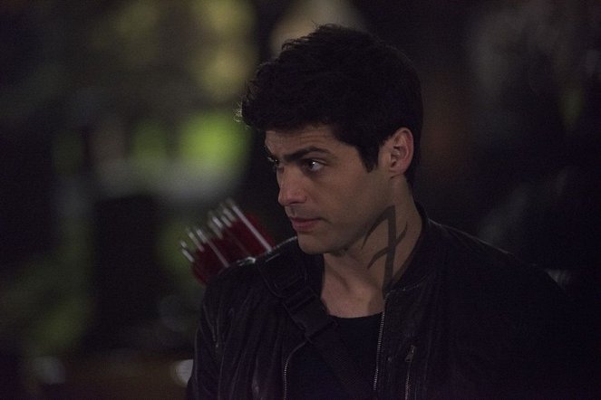 Shadowhunters: The Mortal Instruments - Season 2 - Hail and Farewell - Photos - Matthew Daddario