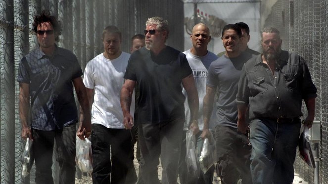 Sons of Anarchy - Out - Photos - Kim Coates, Charlie Hunnam, Ron Perlman, David Labrava, Theo Rossi, Mark Boone Junior