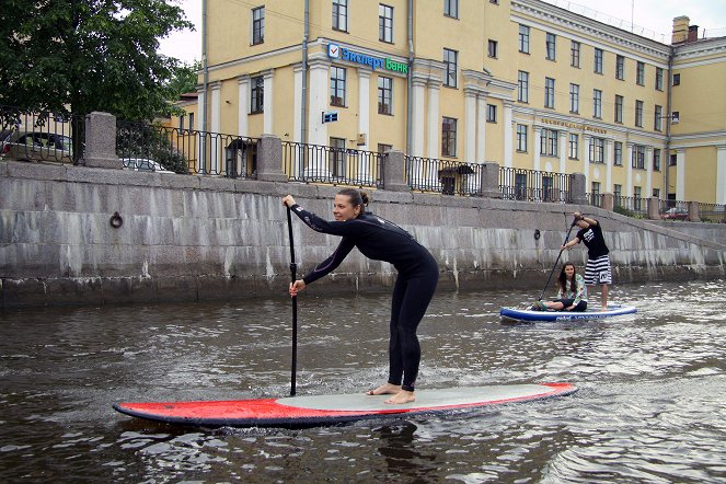 Aux portes de la mer - St. Petersburg – Russlands Fenster zum Westen - Film