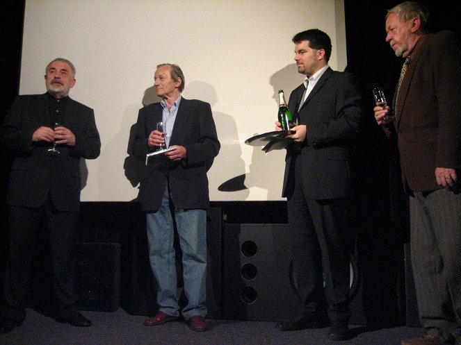 Seitsemän miestä aamunkoitteessa - Tapahtumista - Radoslav Brzobohatý, Jaroslav Spěváček, Otakar Fuka