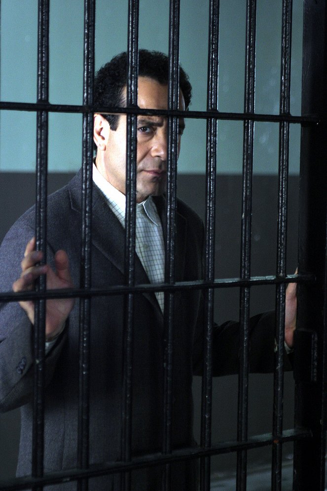 Monk - Season 2 - Mr. Monk landet im Gefängnis - Filmfotos - Tony Shalhoub