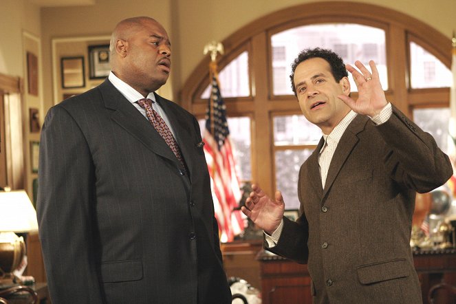 Monk - Season 5 - Mr. Monk and the Garbage Strike - Van film - Chi McBride, Tony Shalhoub