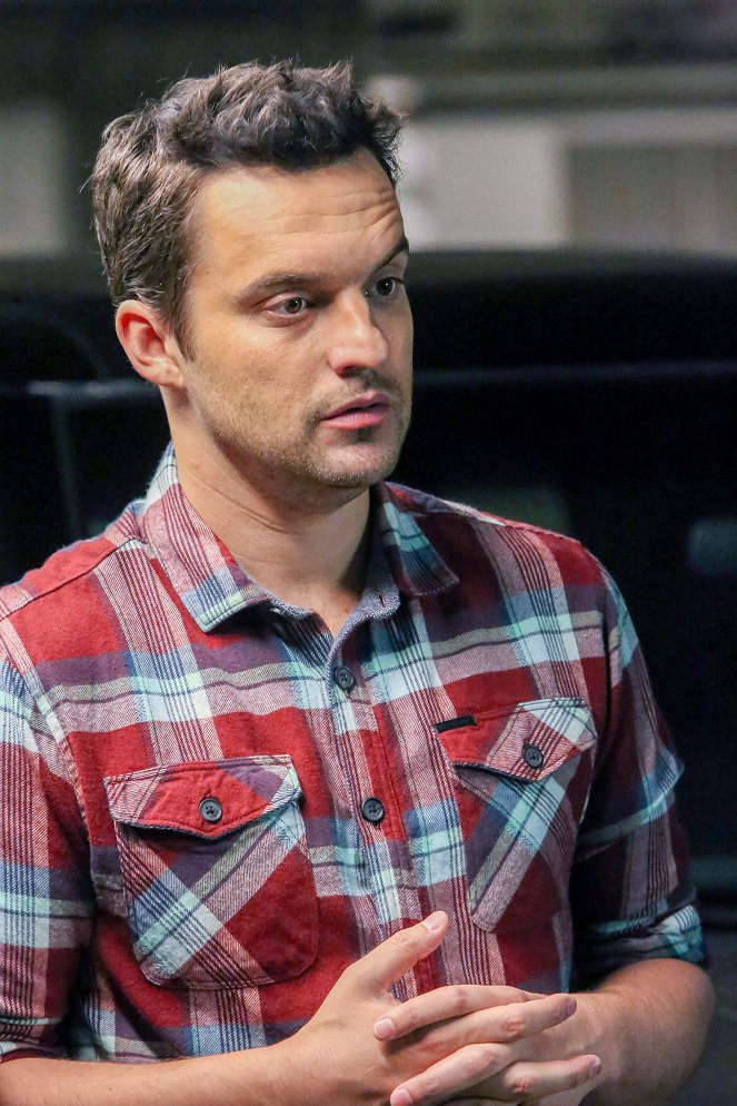 New Girl - Julie Berkman's Older Sister - Photos - Jake Johnson