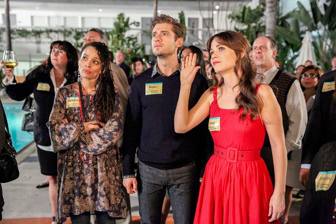 New Girl - Season 4 - Teachers - Photos - Lisa Bonet, Julian Morris, Zooey Deschanel