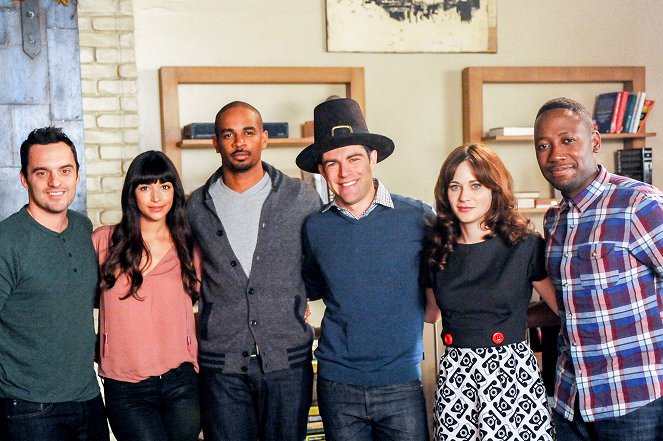 Nová holka - Díkůvzdání IV - Z filmu - Jake Johnson, Hannah Simone, Damon Wayans Jr., Max Greenfield, Zooey Deschanel, Lamorne Morris