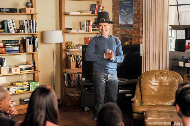 New Girl - Thanksgiving IV - Photos - Max Greenfield