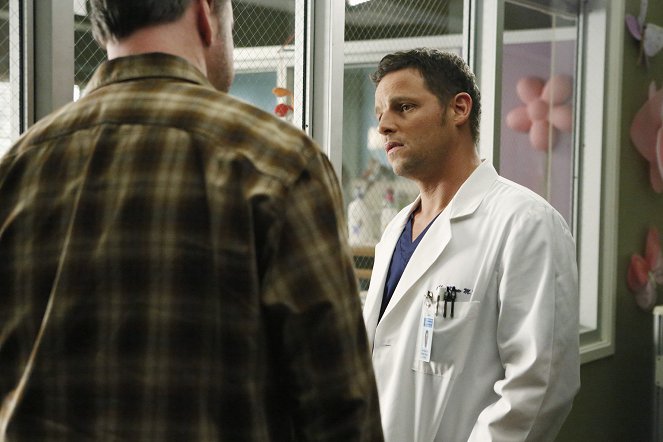 Grey's Anatomy - All I Could Do Was Cry - Photos - Justin Chambers