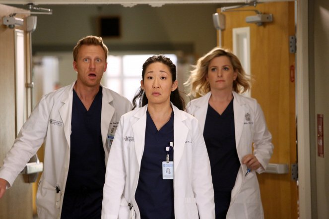 Grey's Anatomy - I'm Winning - Photos - Kevin McKidd, Sandra Oh, Jessica Capshaw