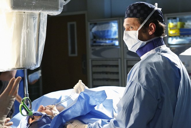 Grey's Anatomy - Season 10 - Go It Alone - Photos - Patrick Dempsey
