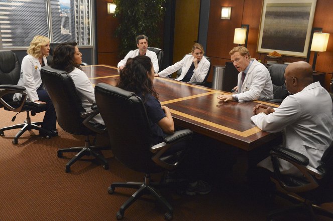 Grey's Anatomy - Die jungen Ärzte - Season 10 - Verlockung - Filmfotos - Jessica Capshaw, Sara Ramirez, Patrick Dempsey, Ellen Pompeo, Kevin McKidd
