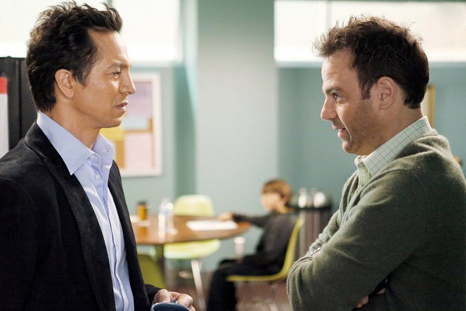 Private Practice - Too Much - Photos - Benjamin Bratt, Paul Adelstein