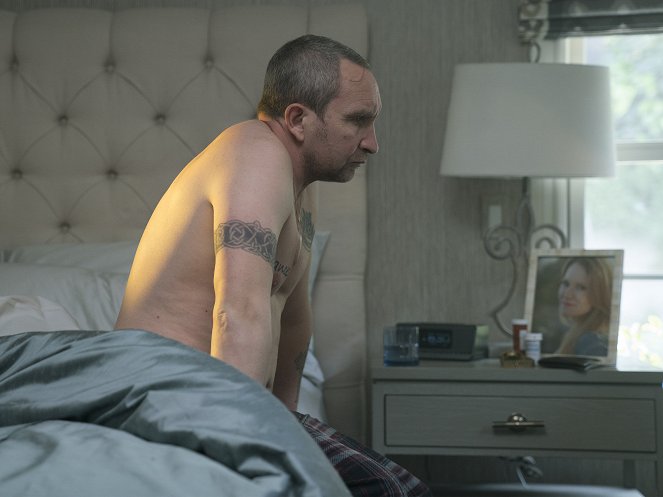 Ray Donovan - Spacer z psem - Z filmu - Eddie Marsan