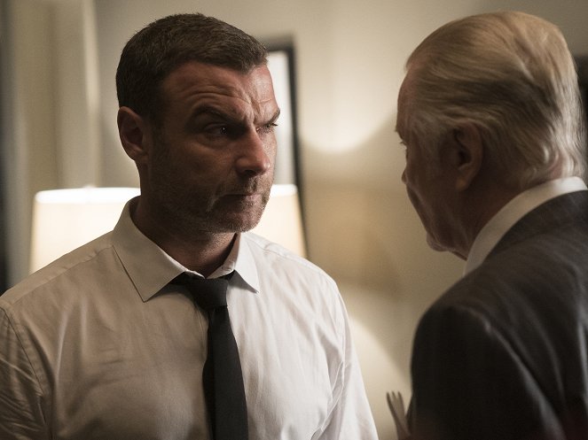 Ray Donovan - Dogwalker - Photos - Liev Schreiber