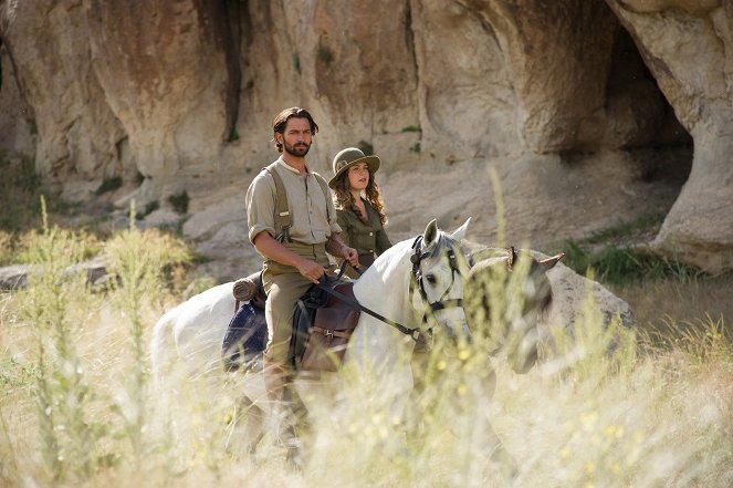 The Ottoman Lieutenant - Van film - Michiel Huisman, Hera Hilmar