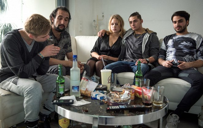 Ich gehöre ihm - De la película - Tom Hoßbach, Oktay Özdemir, Anna Bachmann, Samy Abdel Fattah, Nima Mehrabani