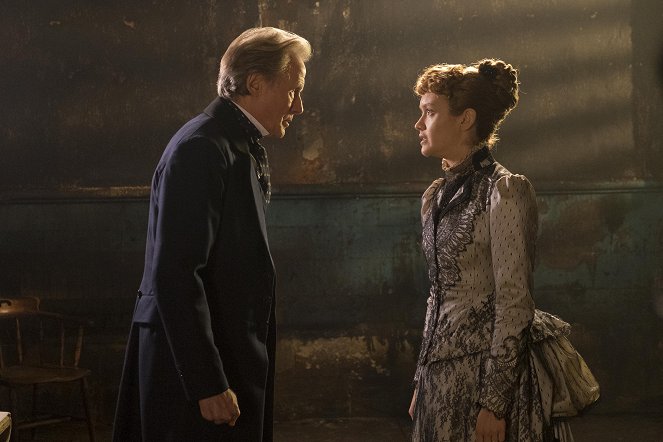 Los misteriosos asesinatos de Limehouse - De la película - Bill Nighy, Olivia Cooke