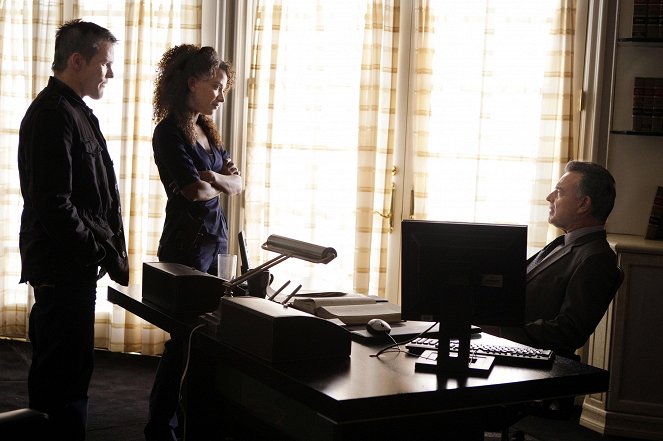 Numb3rs - Guilt Trip - Photos - Dylan Bruno, Sophina Brown, Ray Wise