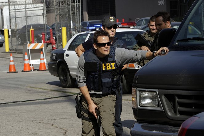 Numb3rs - Jacked - Photos - Dylan Bruno, Rob Morrow