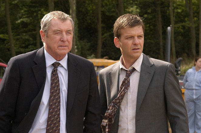 Midsomer Murders - Season 11 - Left for Dead - Photos - John Nettles, Jason Hughes