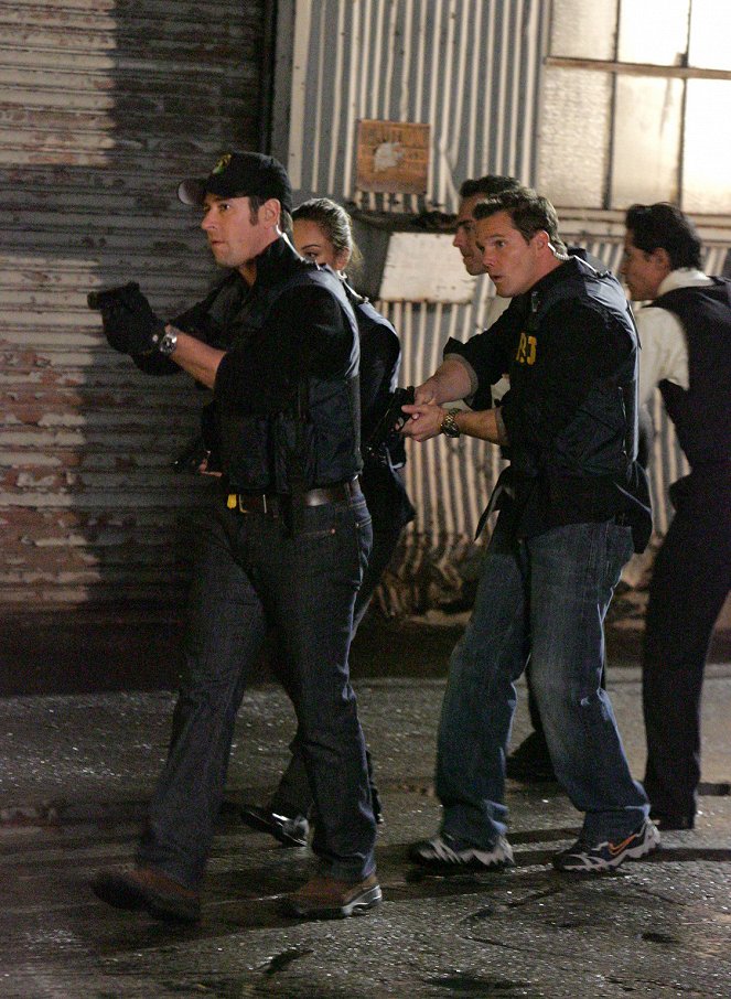 Numb3rs - Finders Keepers - Photos - Rob Morrow, Dylan Bruno