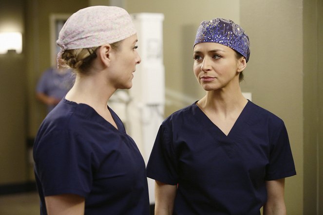Grey's Anatomy - Season 11 - The Distance - Photos - Jessica Capshaw, Caterina Scorsone