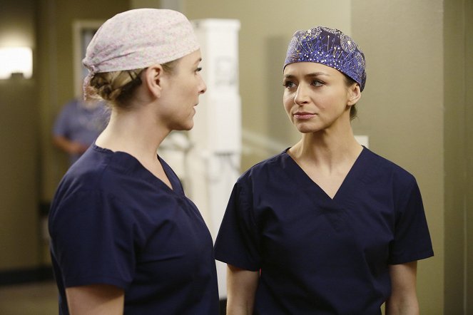 Chirurdzy - Dystans - Z filmu - Jessica Capshaw, Caterina Scorsone