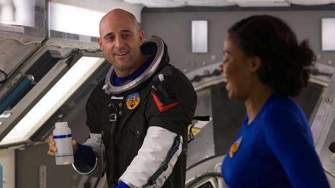 Approaching the Unknown - Van film - Mark Strong