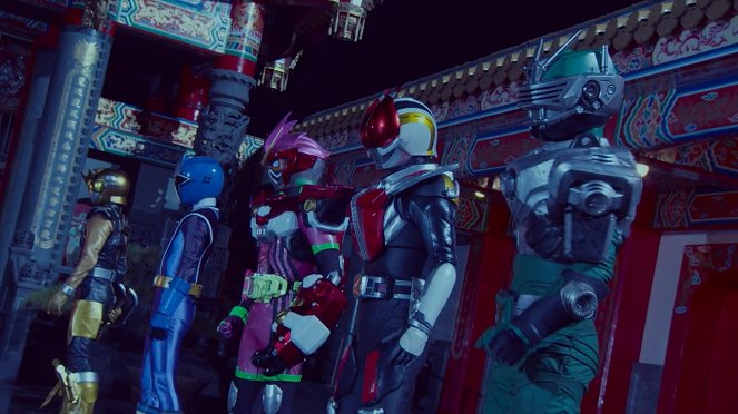 Kamen Rider x Super Sentai: Čó superhero taisen - De la película