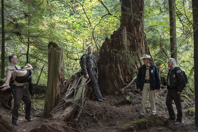 Twin Peaks - Episode 14 - Photos - Harry Goaz, Dana Ashbrook, Robert Forster, Michael Horse
