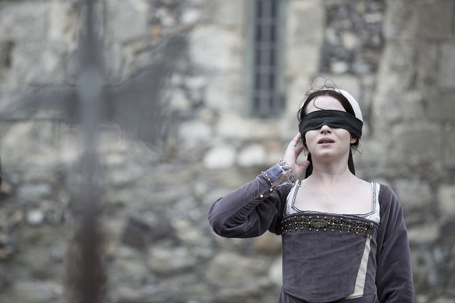 Wolf Hall - Master of Phantoms - Photos - Claire Foy