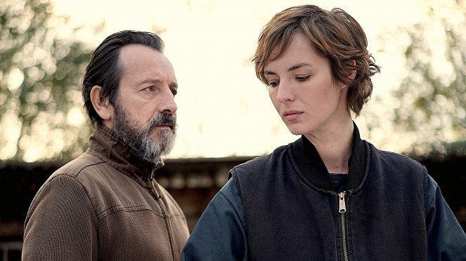 I Am a Soldier - Photos - Jean-Hugues Anglade, Louise Bourgoin