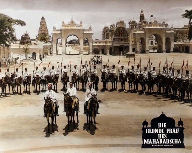 Die Gefangene des Maharadscha - Vitrinfotók