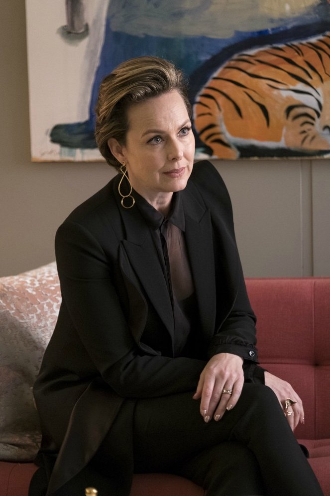 The Bold Type - The Woman Behind the Clothes - Van film - Melora Hardin