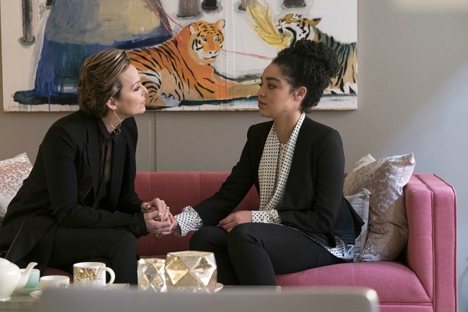 The Bold Type - The Woman Behind the Clothes - Photos - Melora Hardin, Aisha Dee