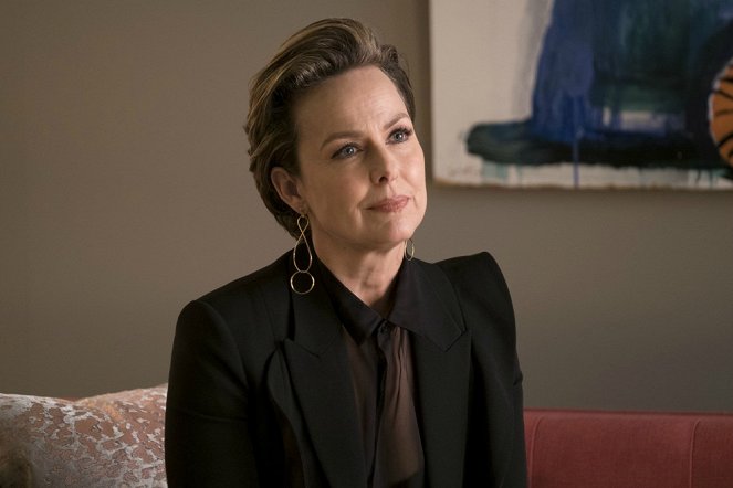 The Bold Type - The Woman Behind the Clothes - Van film - Melora Hardin