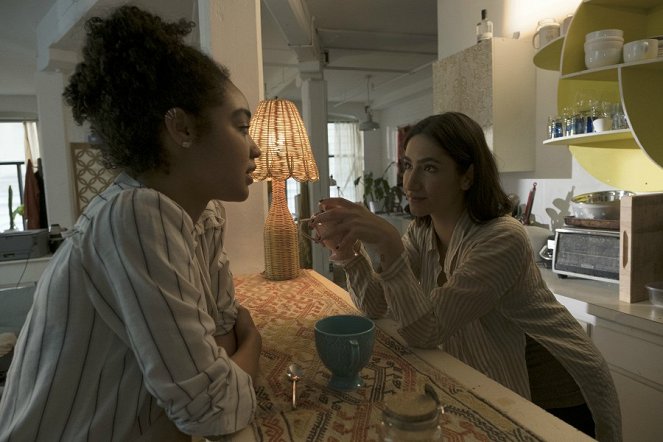 The Bold Type - Season 1 - No Feminism in the Champagne Room - Photos - Aisha Dee, Nikohl Boosheri
