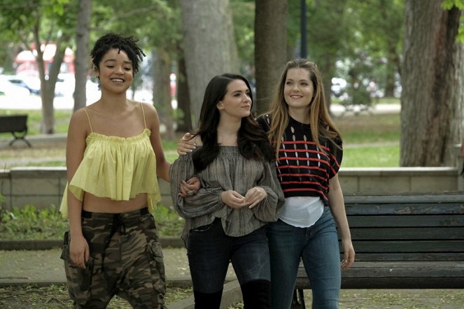 The Bold Type - Season 1 - Die Nummer mit der Brust - Filmfotos - Aisha Dee, Katie Stevens, Meghann Fahy