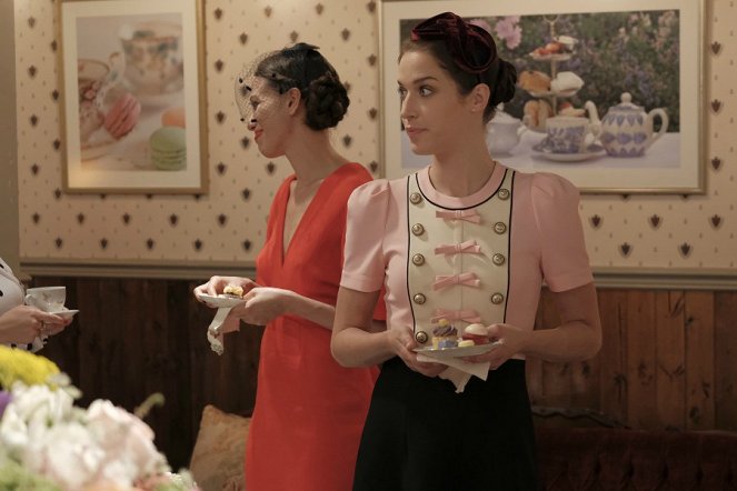 The Bold Type - Season 1 - Drei Frauen in einer Wanne - Filmfotos