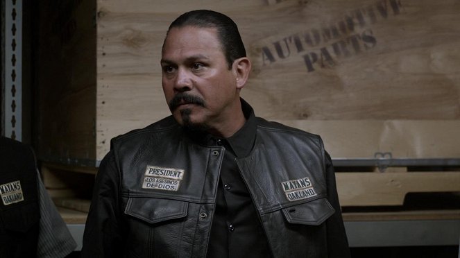 Sons of Anarchy - With an X - Van film - Emilio Rivera
