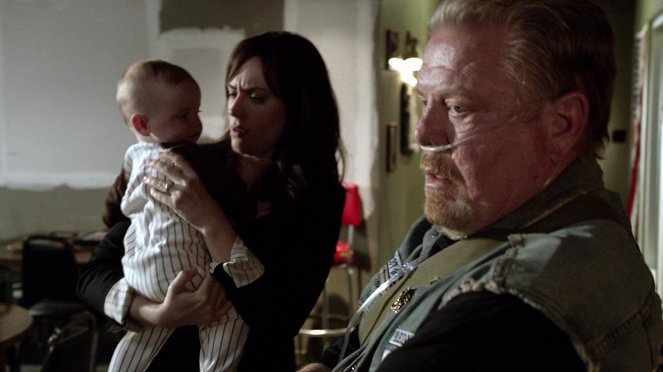 Sons of Anarchy - With an X - Photos - Maggie Siff, William Lucking