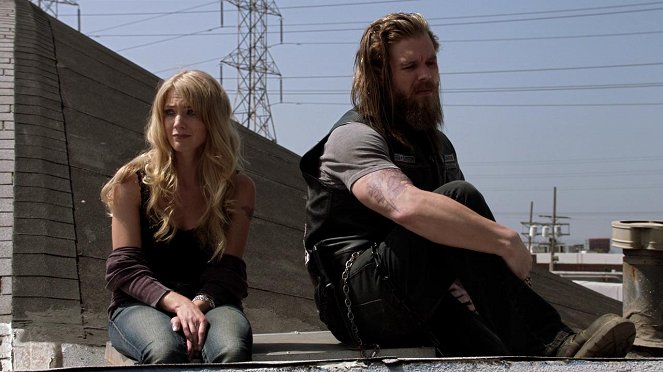Sons of Anarchy - With an X - Van film - Winter Ave Zoli, Ryan Hurst