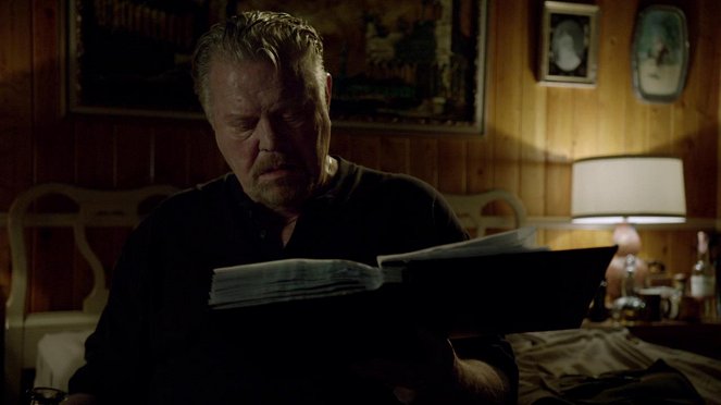 Sons of Anarchy - With an X - Photos - William Lucking