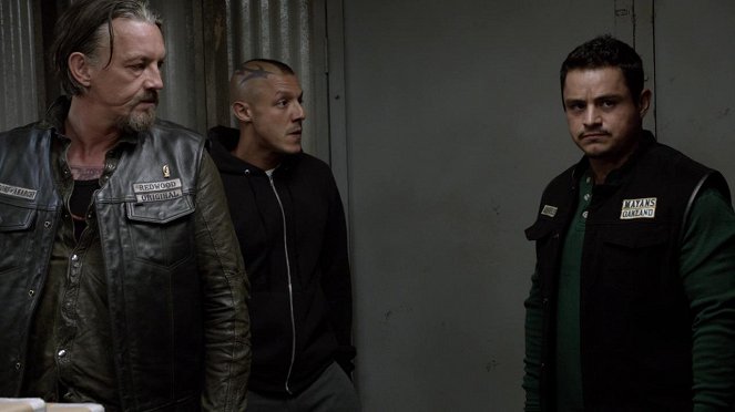 Sons of Anarchy - With an X - Photos - Tommy Flanagan, Theo Rossi, Jesse Garcia