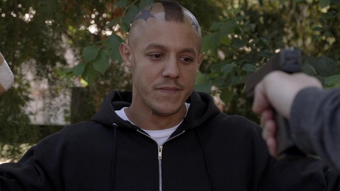 Sons of Anarchy - Season 4 - With an X - Van film - Theo Rossi