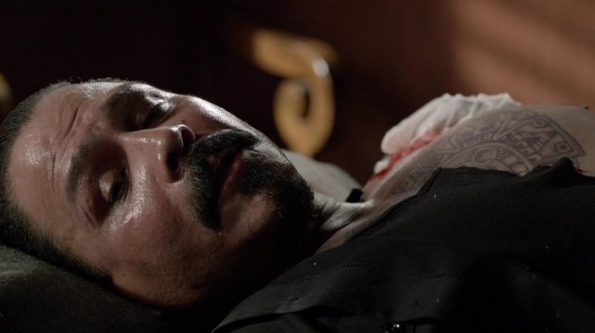 Sons of Anarchy - Fruit for the Crows - Van film - Emilio Rivera