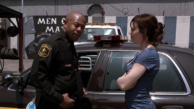 Sons of Anarchy - Fruit for the Crows - Van film - Rockmond Dunbar, Maggie Siff