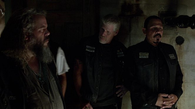Sons of Anarchy - Fruit for the Crows - Photos - Mark Boone Junior, Ron Perlman, Emilio Rivera