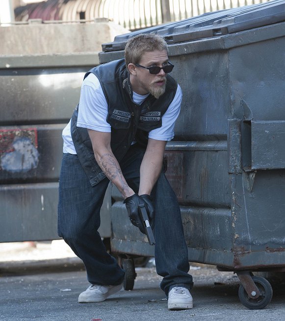 Sons of Anarchy - Season 4 - Fruit for the Crows - Van film - Charlie Hunnam