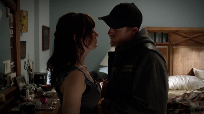 Sons of Anarchy - O beijo - Do filme - Maggie Siff, Charlie Hunnam